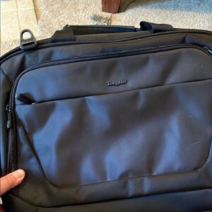 Targus Black Laptop Bag Sleek Durable Professional
Unisex
13x16